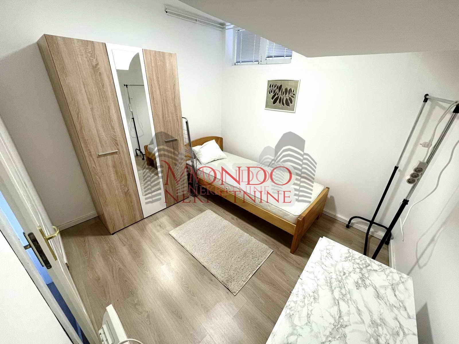 Trosoban stan u centru u blizini Doma vosjke, Niš 3