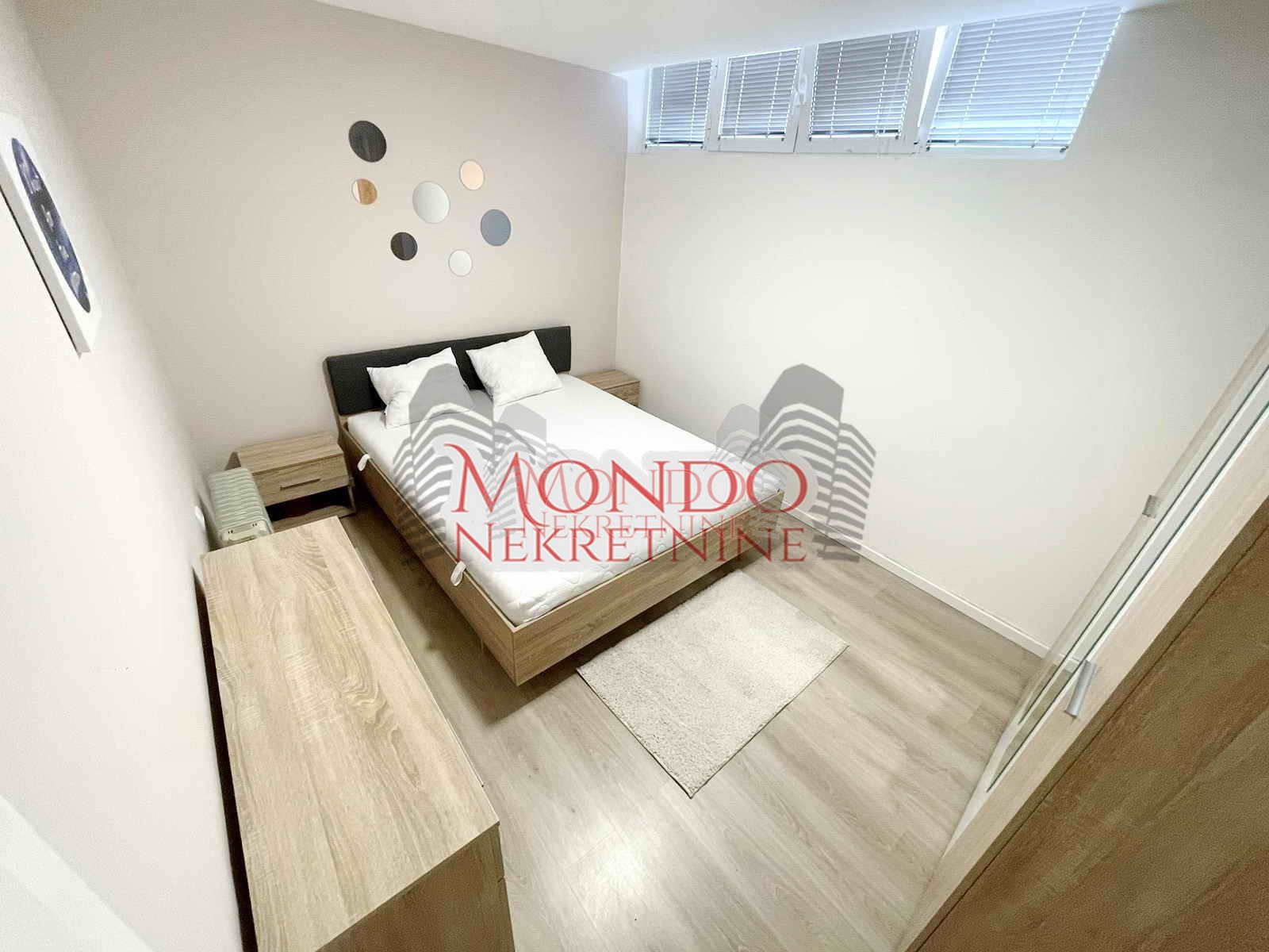 Trosoban stan u centru u blizini Doma vosjke, Niš 5