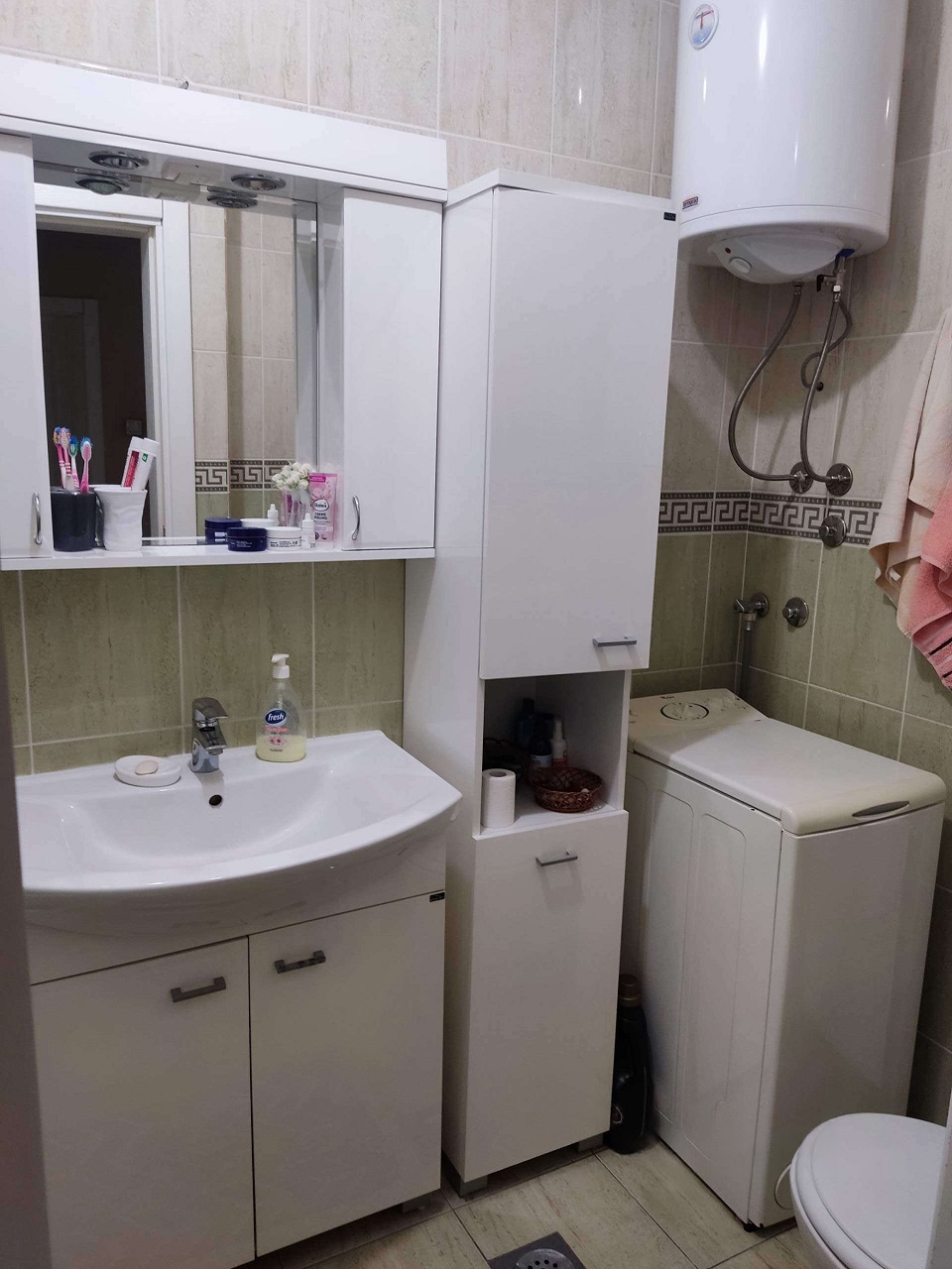 Prodaje se namesten stan od 45m2 3