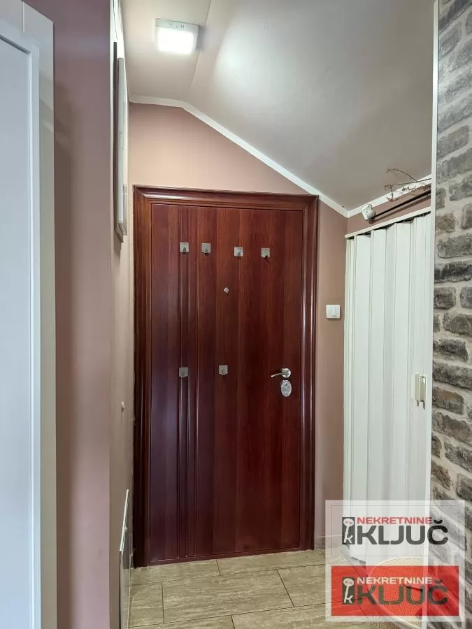 BLIZINA LIPOV GAJA, 69m2, Trosoban, Namešten 11