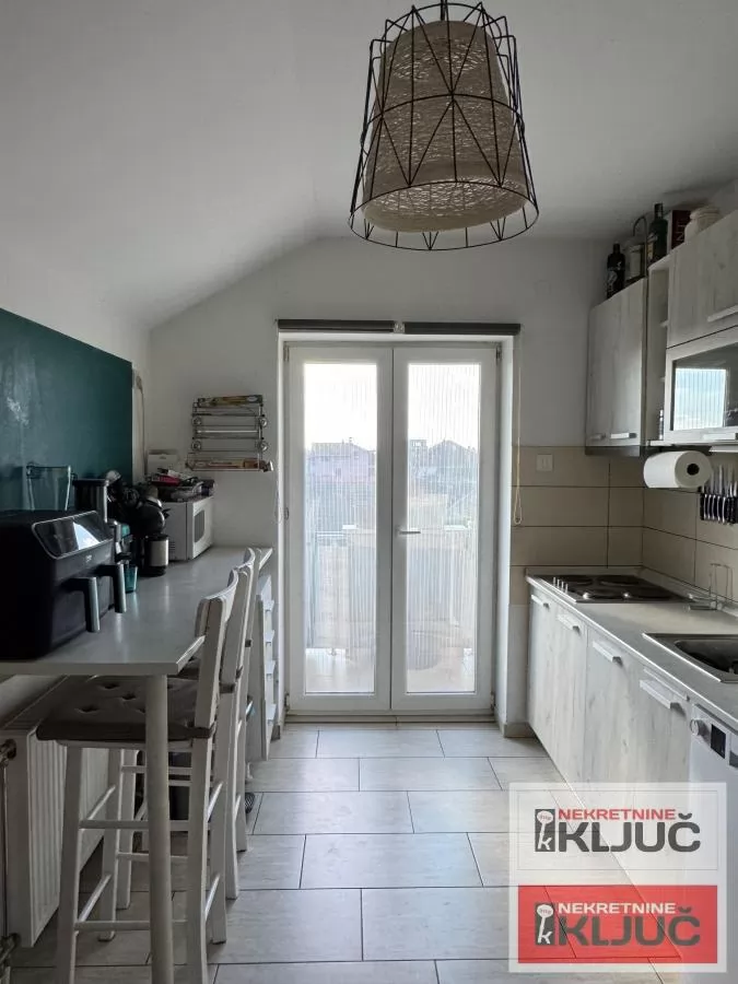 BLIZINA LIPOV GAJA, 69m2, Trosoban, Namešten 7