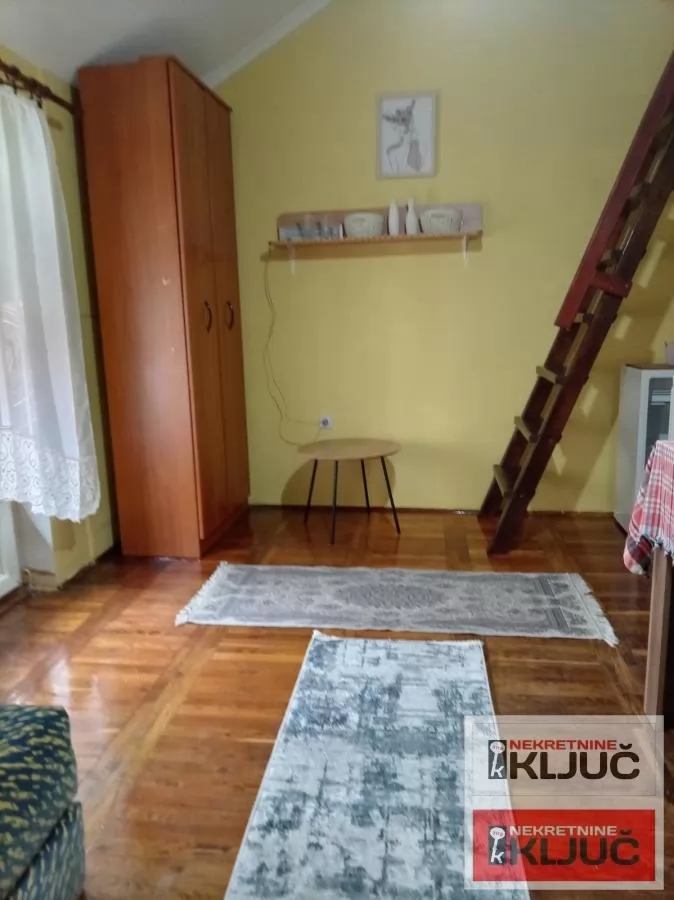 CENTAR, 32 m2,garsonjera sa galerijom 2