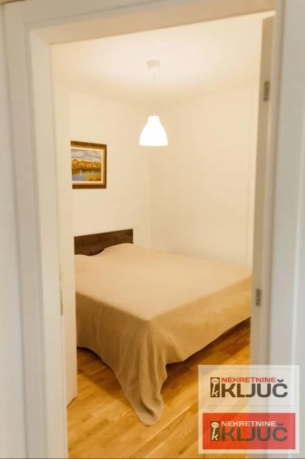 PODBARA IZDAJE SE JEDNOIPOSOBAN NAMEŠTEN STAN SA PARKING MESTOM 7