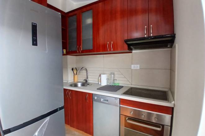 Namešten 1 5 stan kod Vukovog spomenika  42m2 3