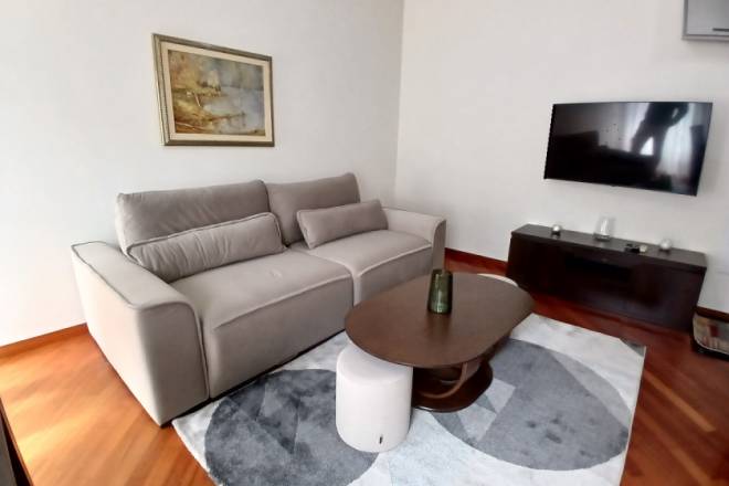 Namešten 1 5 stan kod Vukovog spomenika  42m2 1