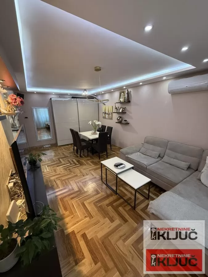 RIBLJA PIJACA, 42m2, Jednoiposoban, Renoviran, Namešten 1