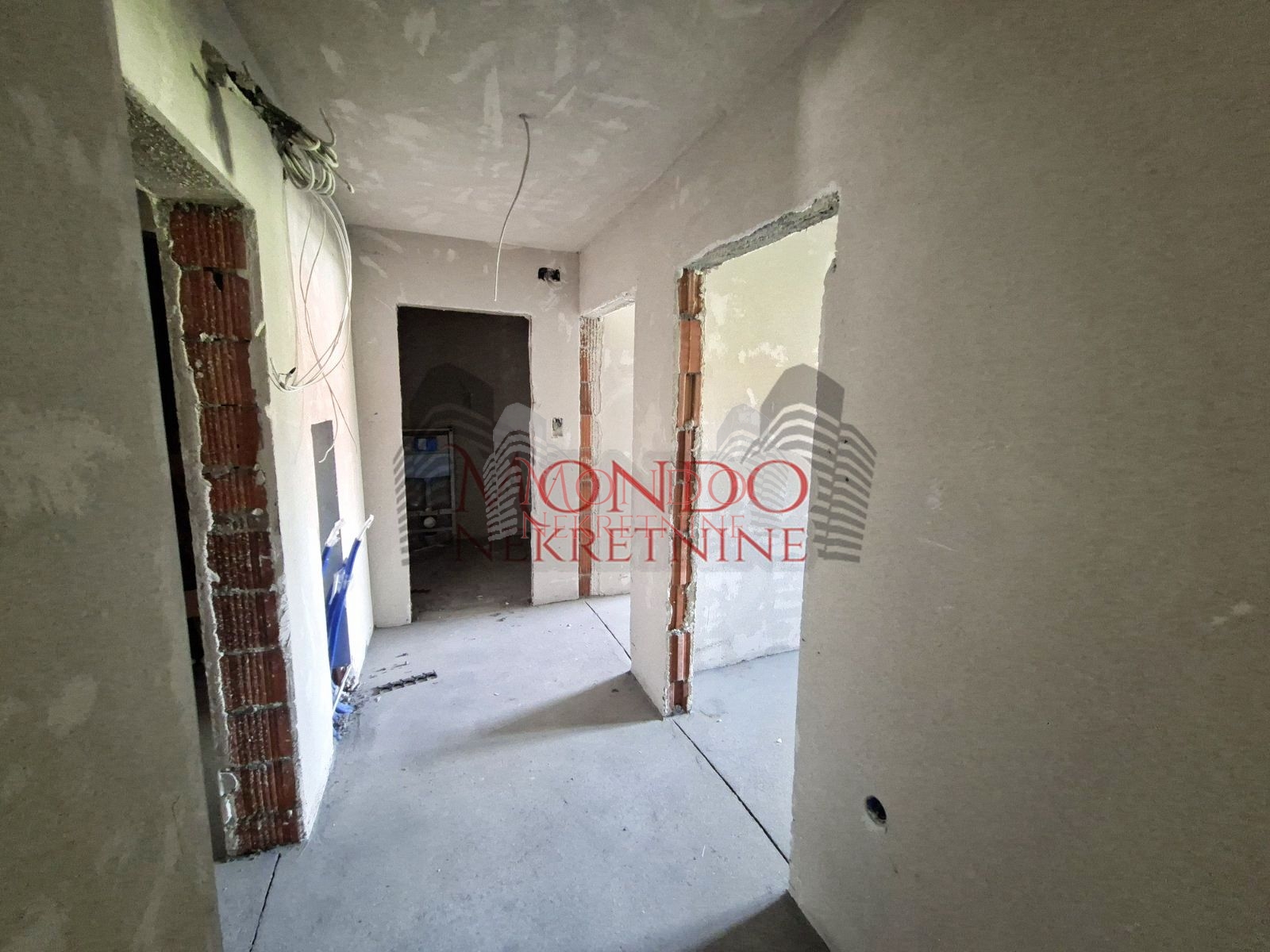  Dvoiposoban stan u izgradnji na Panteleju "Kapije Panteleja" 9