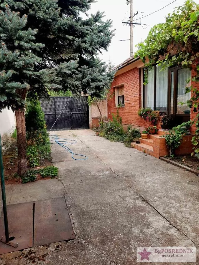Pančevo, Vojlovica, Janka Čmelika, 92m2+112m2, 5.3a 5