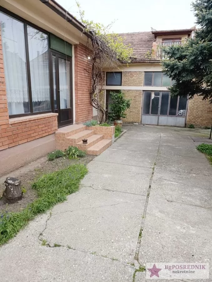 Pančevo, Vojlovica, Janka Čmelika, 92m2+112m2, 5.3a 6