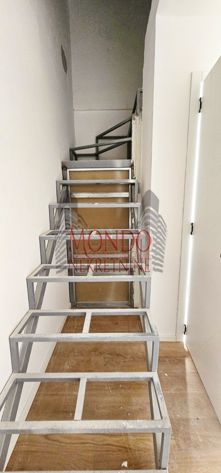 Dvoiposoban stan u samom centru grada, novogradnja 14