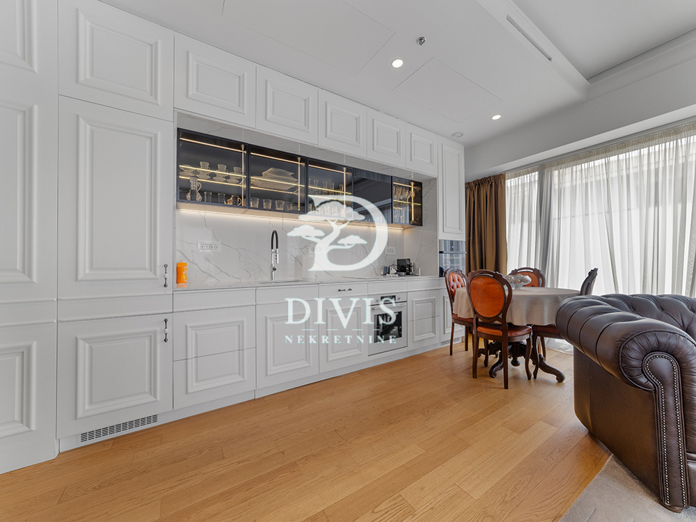 Trosoban stan u West kuli  Novi Beograd  95m2 2