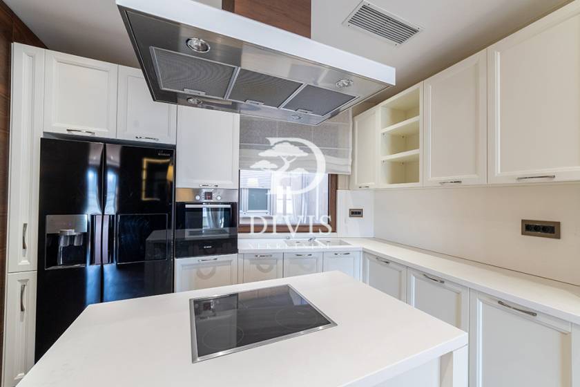 Nebojšina  Hram Svetog Save 152m² 5