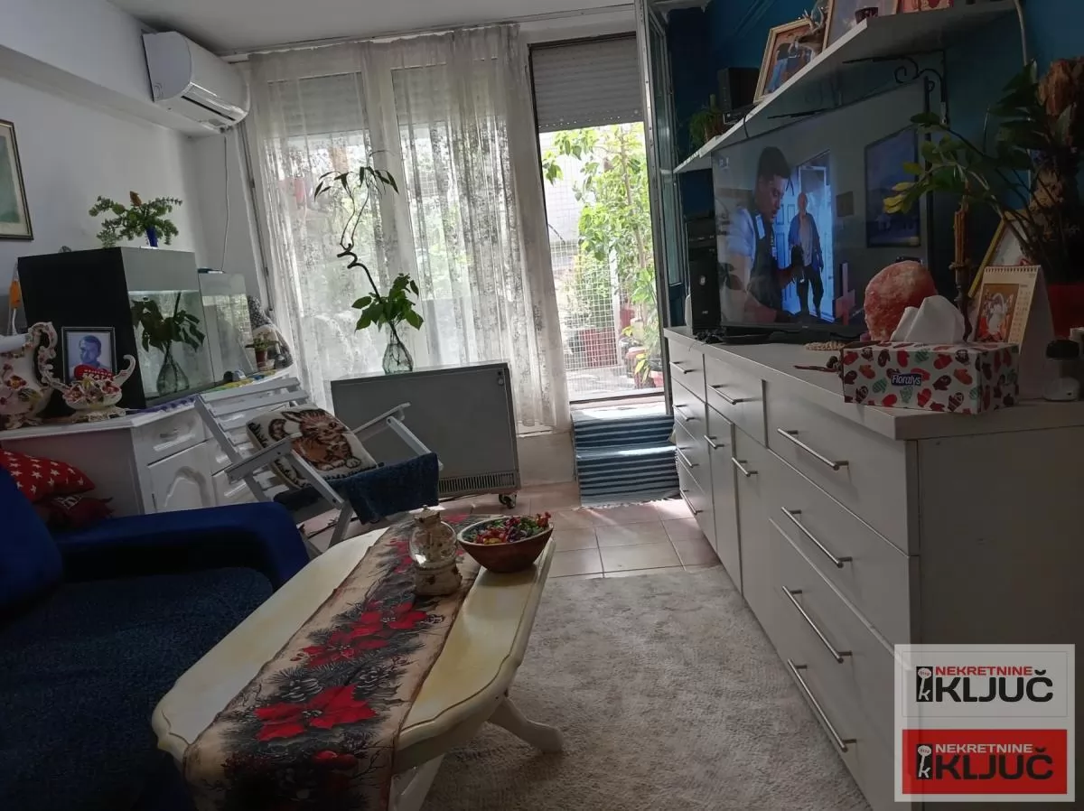 KOD FUTOŠKE PIJACE, 54m2, Dvoiposoban, Polusuteren 4