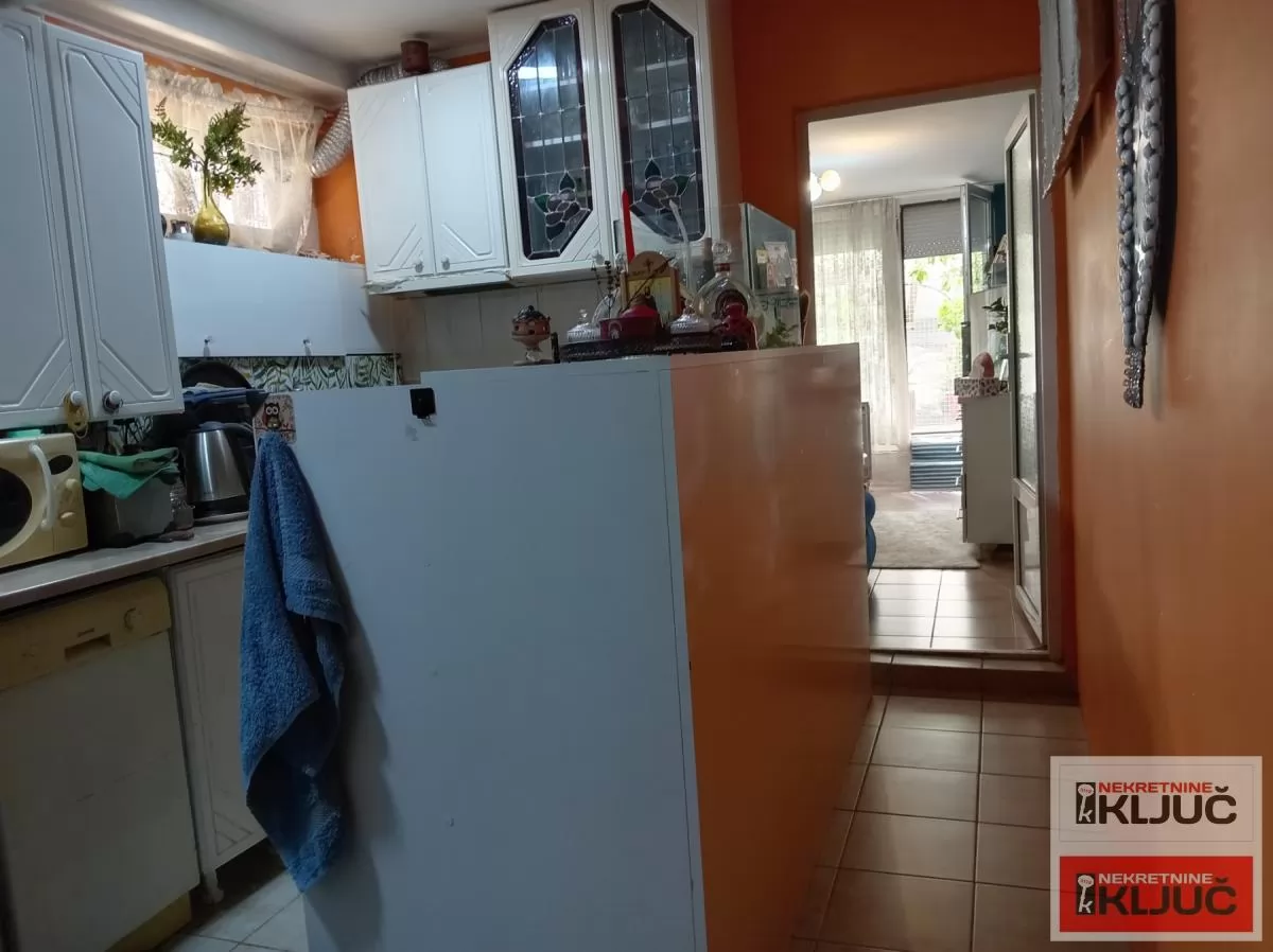 KOD FUTOŠKE PIJACE, 54m2, Dvoiposoban, Polusuteren 5