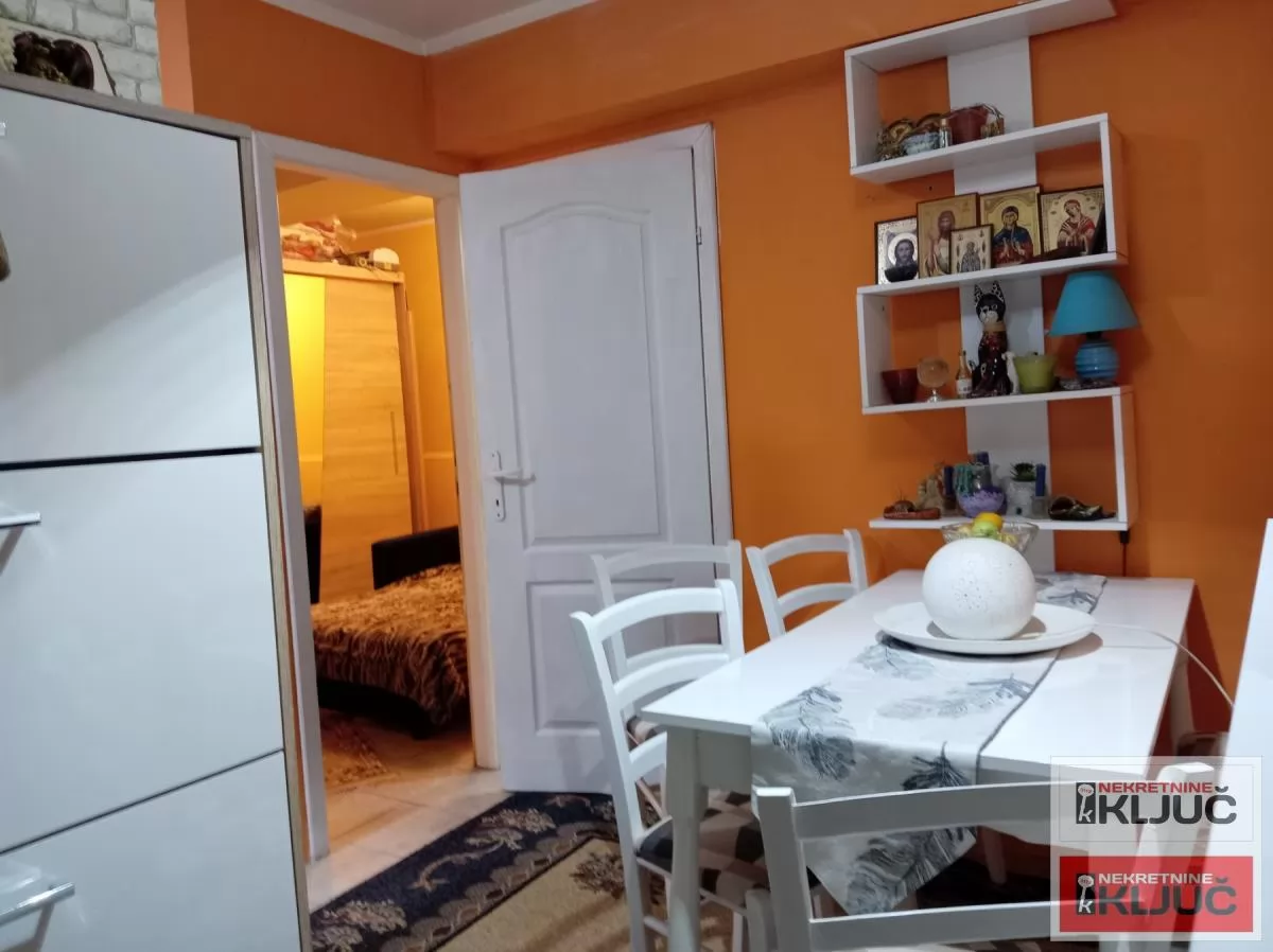 KOD FUTOŠKE PIJACE, 54m2, Dvoiposoban, Polusuteren 8