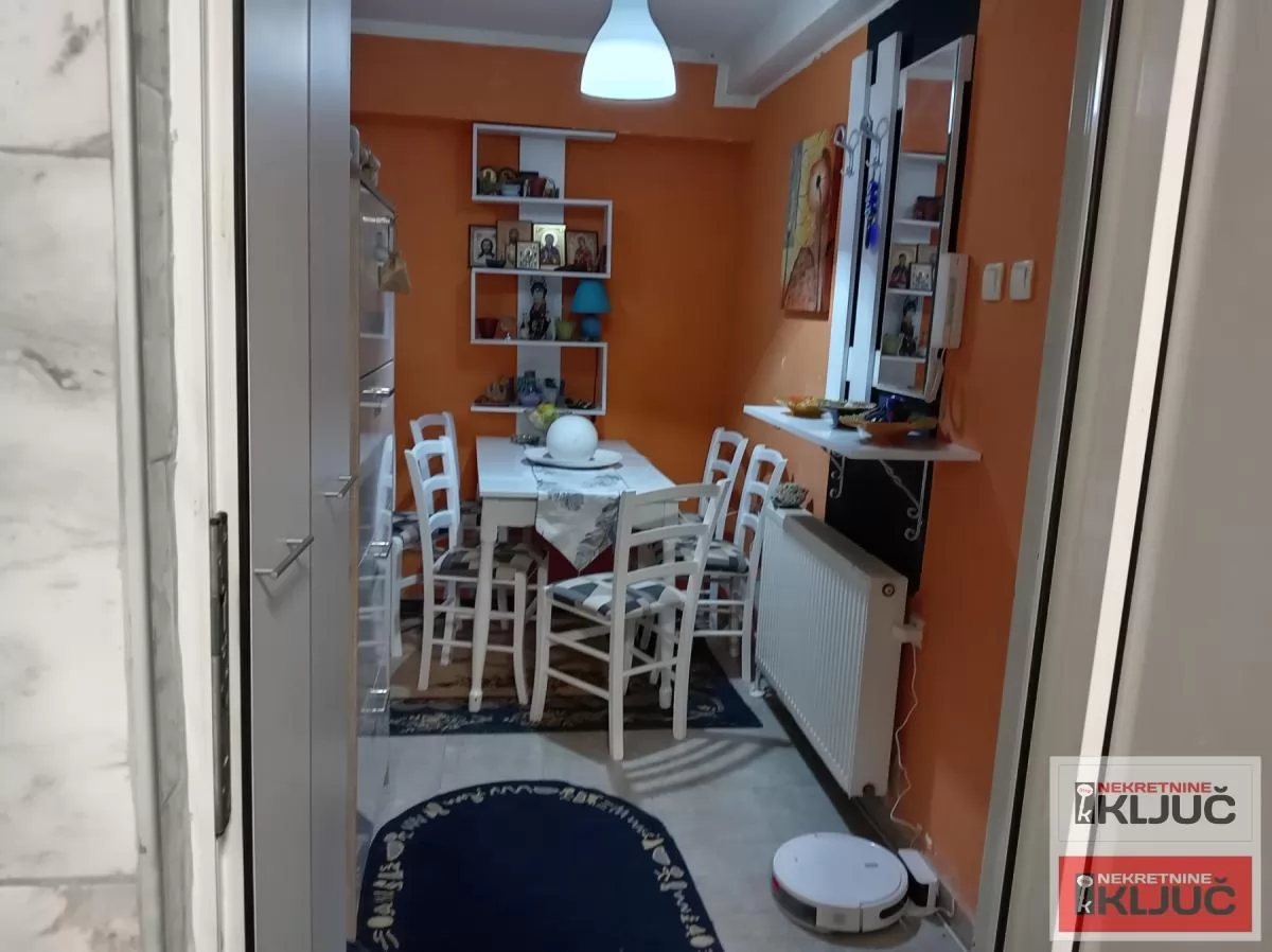 KOD FUTOŠKE PIJACE, 54m2, Dvoiposoban, Polusuteren 9