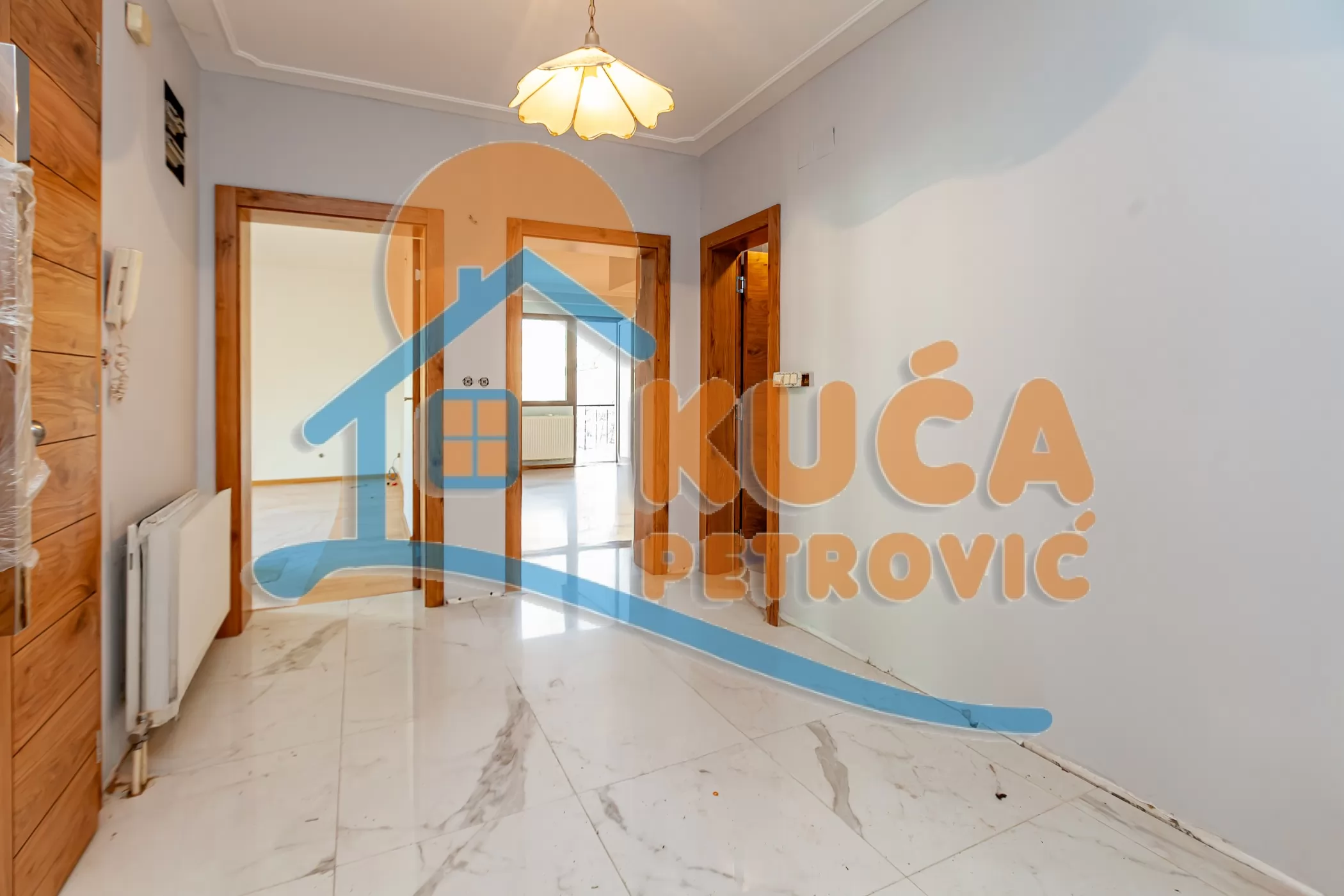 Trosoban stan, 103 m2, Centar, Episkopska ID: p-016330 2