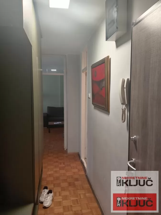 KOD MOSTA SLOBODE, 75m2, Trosoban, Porodičan,delimično renoviran 11