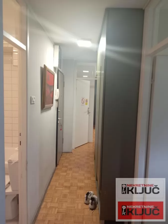 KOD MOSTA SLOBODE, 75m2, Trosoban, Porodičan,delimično renoviran 12