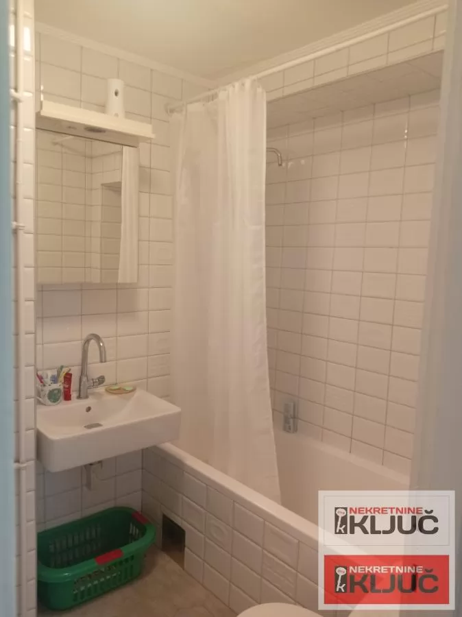KOD MOSTA SLOBODE, 75m2, Trosoban, Porodičan,delimično renoviran 13