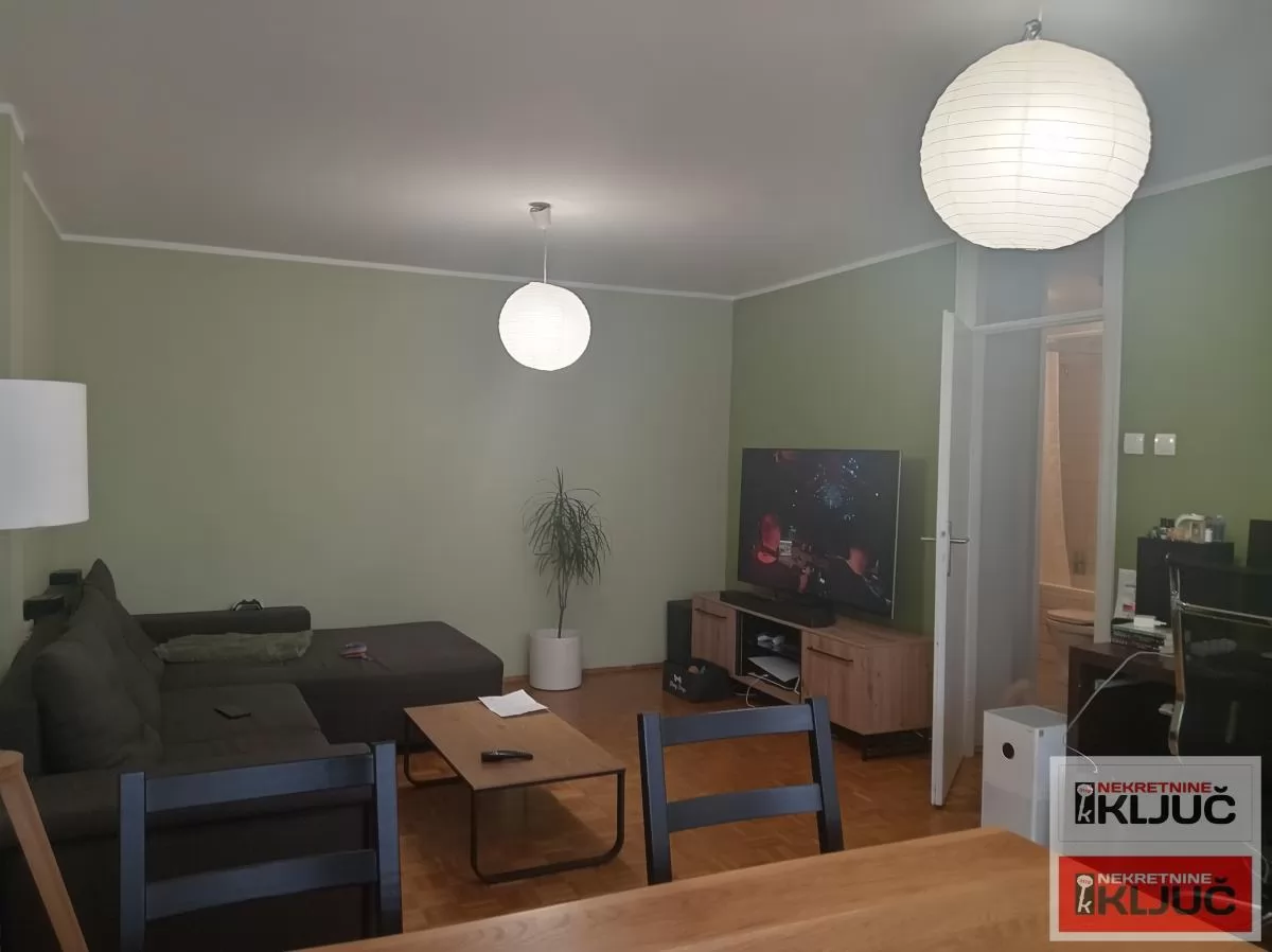 KOD MOSTA SLOBODE, 75m2, Trosoban, Porodičan,delimično renoviran 2