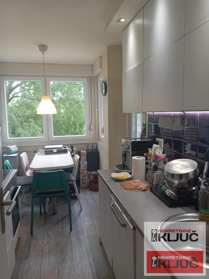 KOD MOSTA SLOBODE, 75m2, Trosoban, Porodičan,delimično renoviran 5