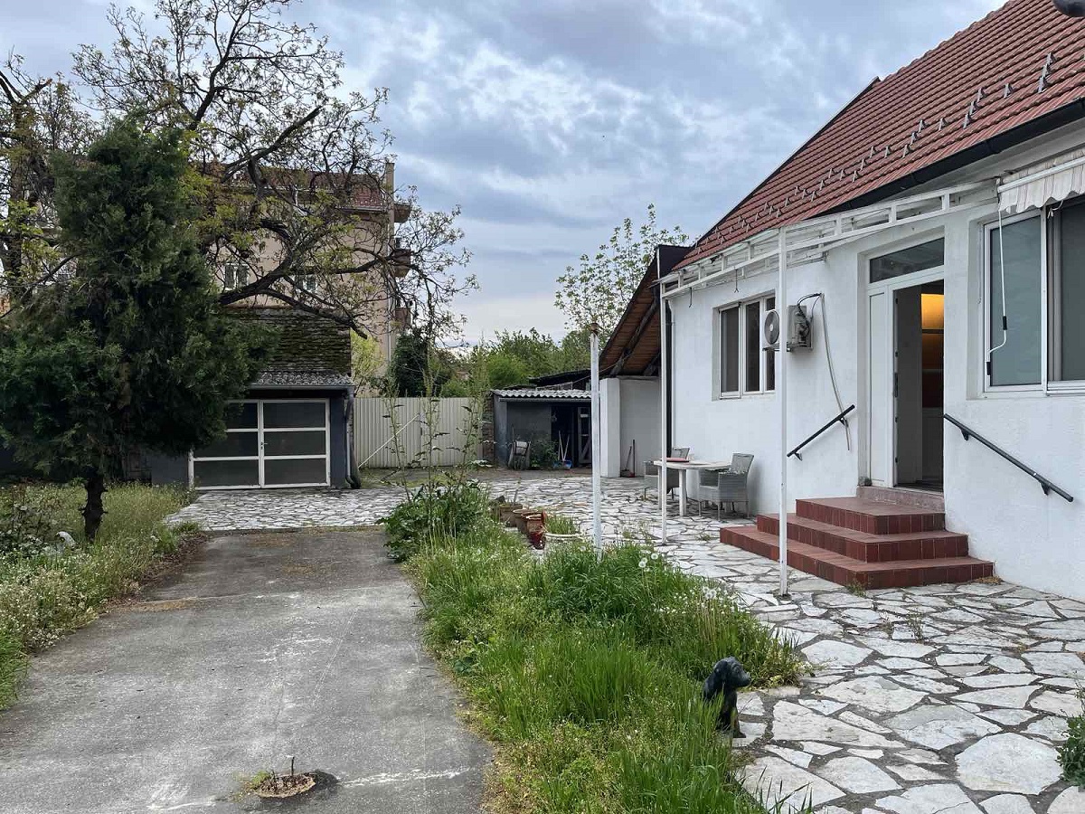 Kuća u Zemunu sa dve jedinice i poslovnim prostorom  181m2 5