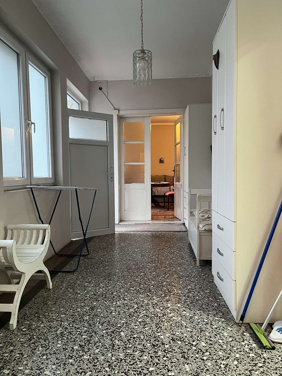 Kuća u Zemunu sa dve jedinice i poslovnim prostorom  181m2 4