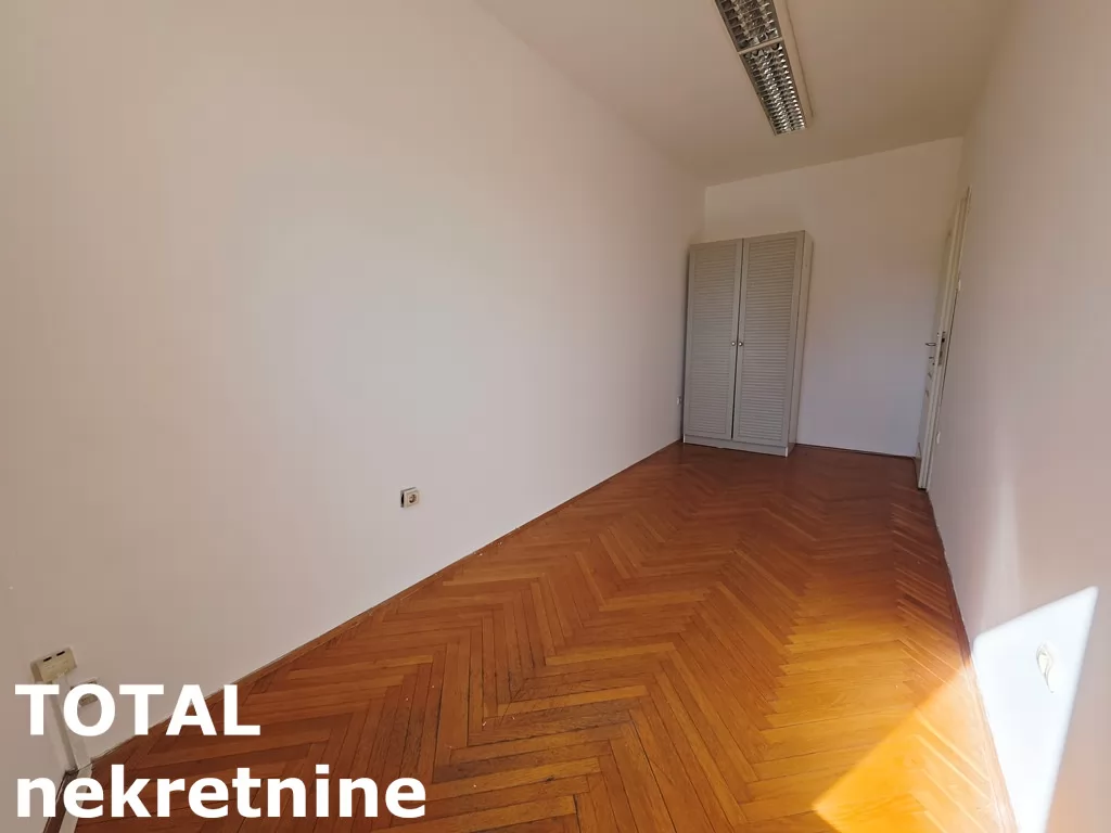 Stan,NOVI SAD,BULEVAR,kv: 46.00, € 143000, ID: 1102583 8