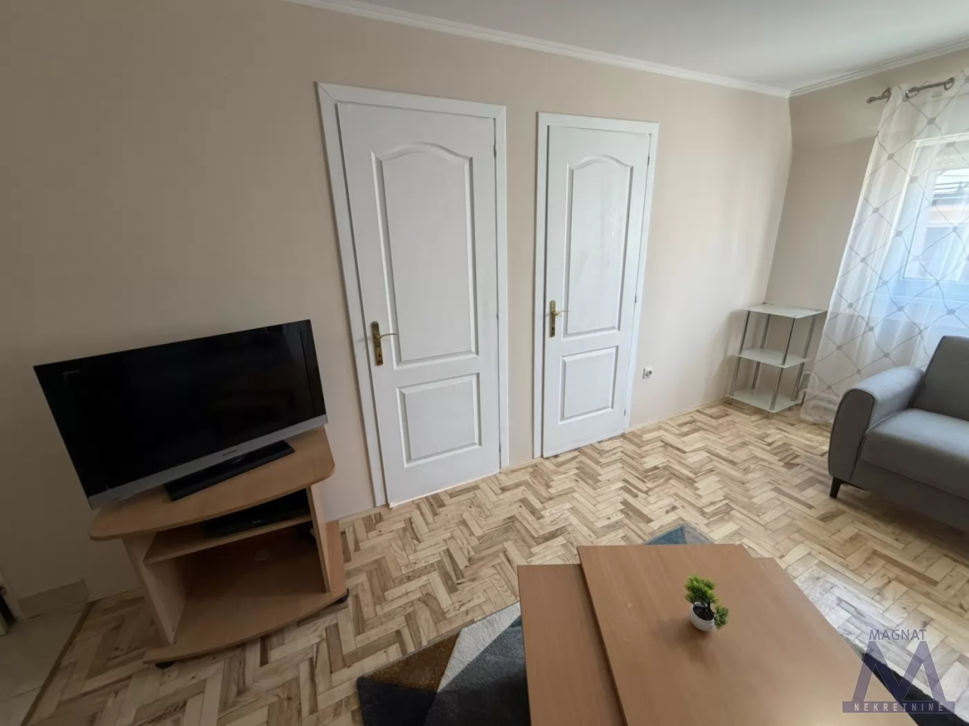 Stan,NOVI SAD,CENTAR,kv: 37, € 400, ID: 9101946 7