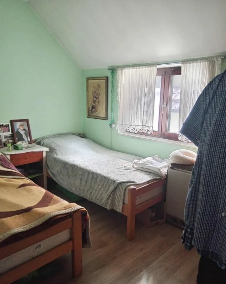 Prodajem kucu u Surcinu 4