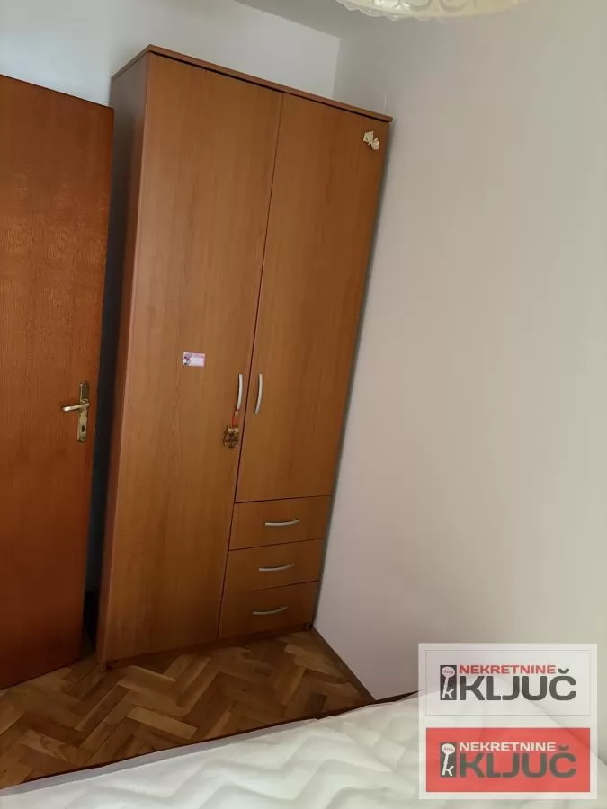 PODBARA IZDAJE SE JEDNOIPOSOBAN NAMEŠTEN STAN 6