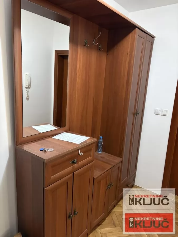 PODBARA IZDAJE SE JEDNOIPOSOBAN NAMEŠTEN STAN 8