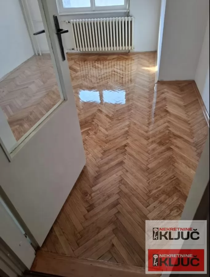 SAJAM IZDAJE SE DVOSOBAN DELIMIČNO OPREMLJEN STAN 4