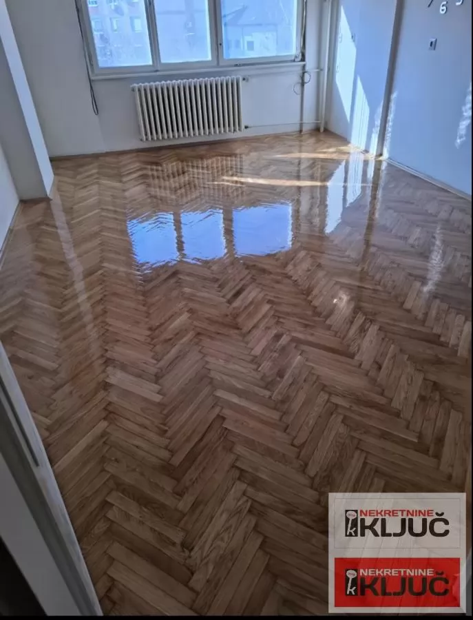 SAJAM IZDAJE SE DVOSOBAN DELIMIČNO OPREMLJEN STAN 5
