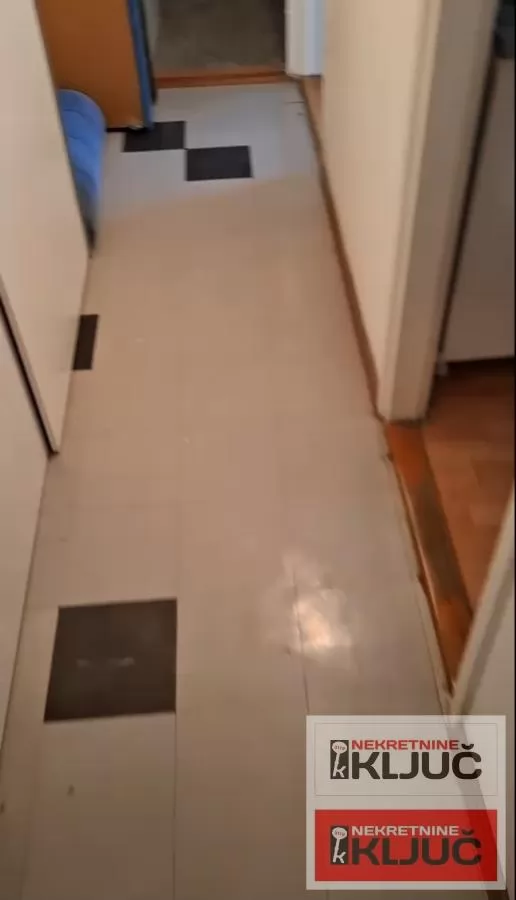 SAJAM IZDAJE SE DVOSOBAN DELIMIČNO OPREMLJEN STAN 7