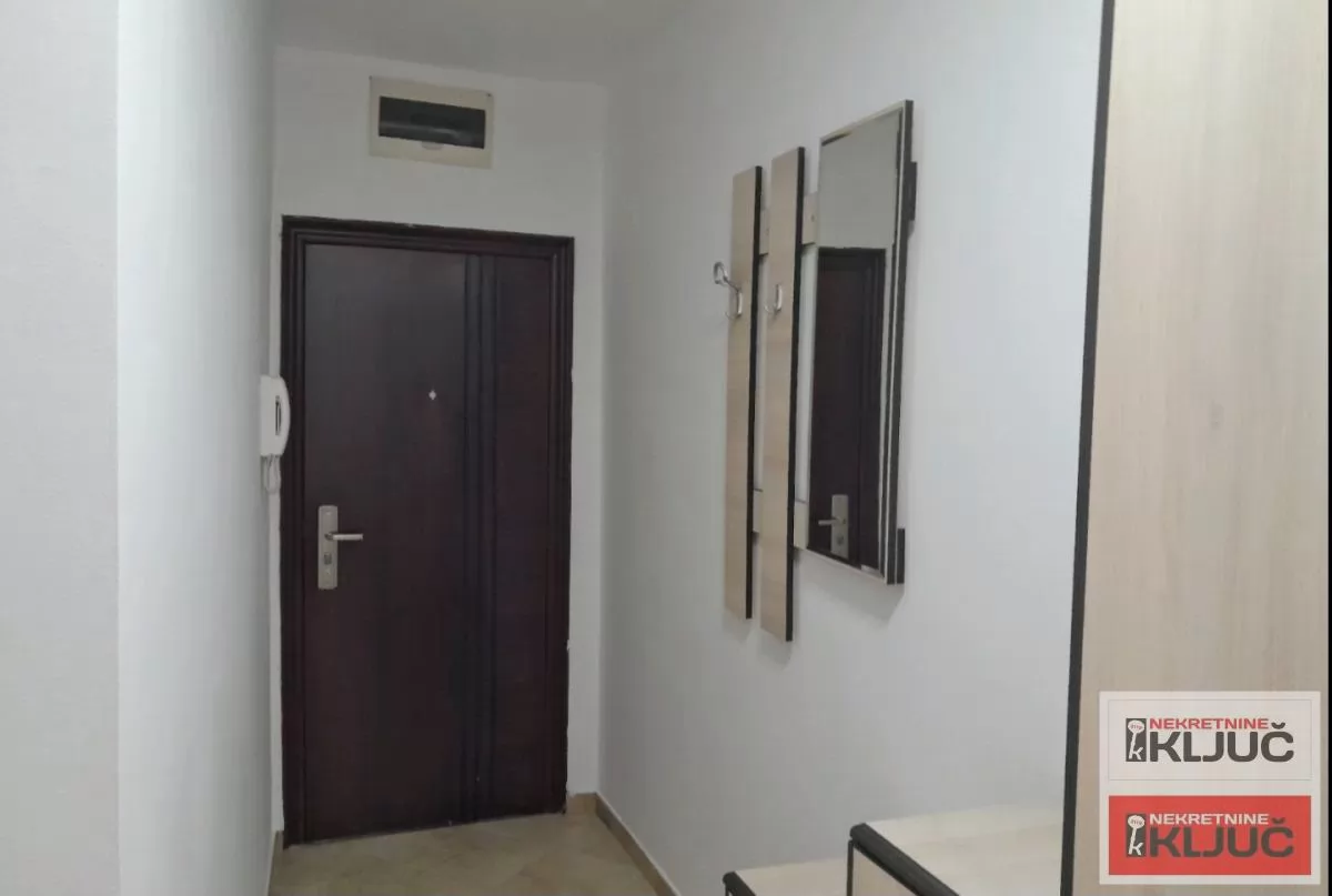 SALAJKA IZDAJE SE NAMEŠTENA GARSONJERA 12