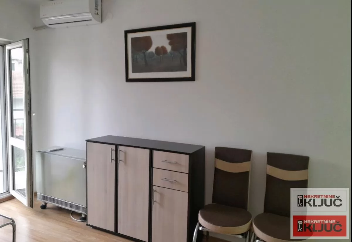 SALAJKA IZDAJE SE NAMEŠTENA GARSONJERA 4