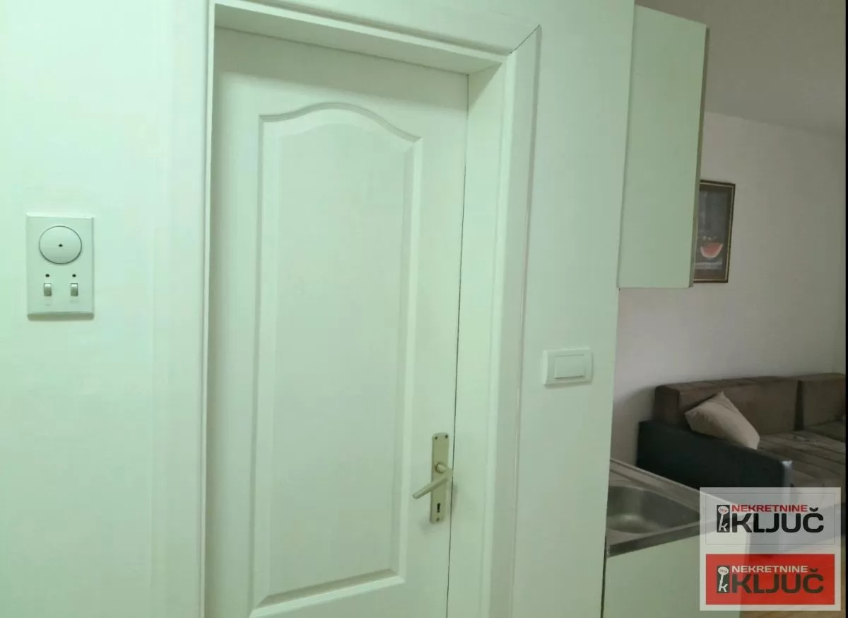 SALAJKA IZDAJE SE NAMEŠTENA GARSONJERA 5