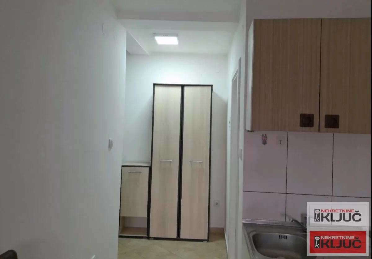 SALAJKA IZDAJE SE NAMEŠTENA GARSONJERA 7