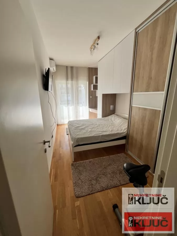 KOD NIS-A, 78m2, Trosoban, Namešten 4
