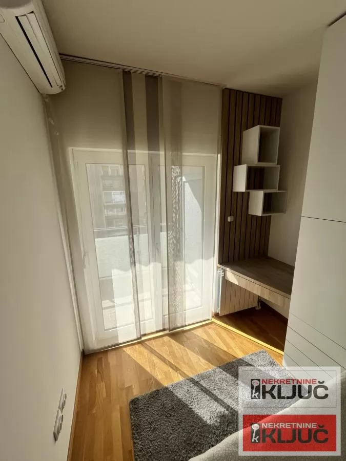 KOD NIS-A, 78m2, Trosoban, Namešten 5