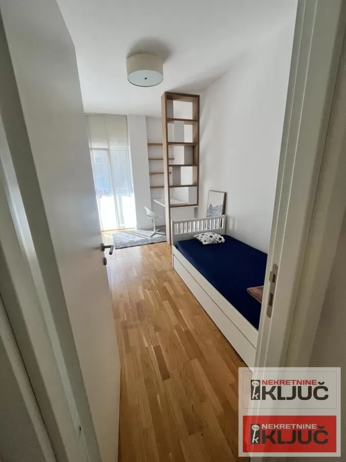 KOD NIS-A, 78m2, Trosoban, Namešten 6