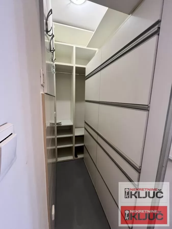 KOD NIS-A, 78m2, Trosoban, Namešten 9