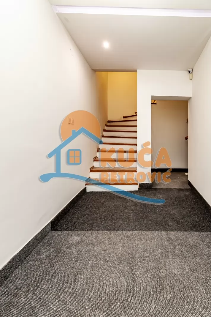 Lokal, 350 m2, Dom zdravlja, Todora Milovanovića ID: i-016399 13