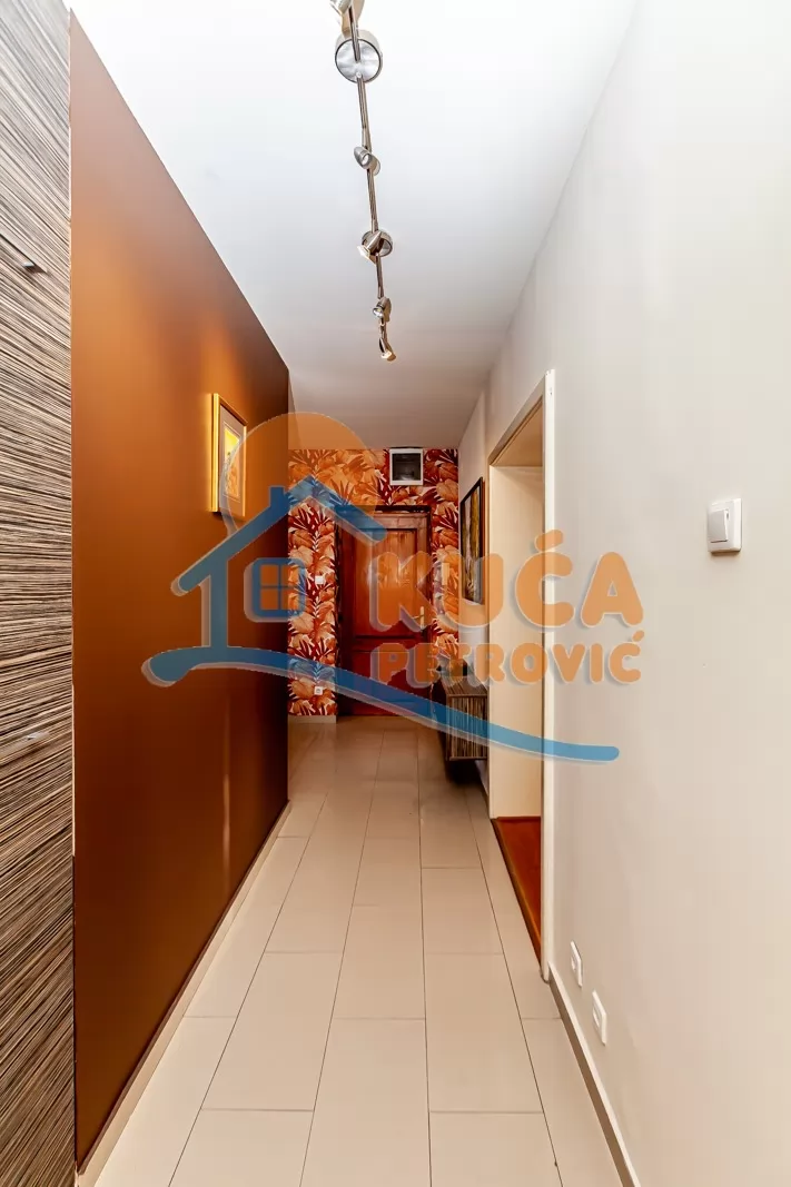 Trosoban stan, 105 m2, Centar, Obrenovićeva ID: p-016395 12
