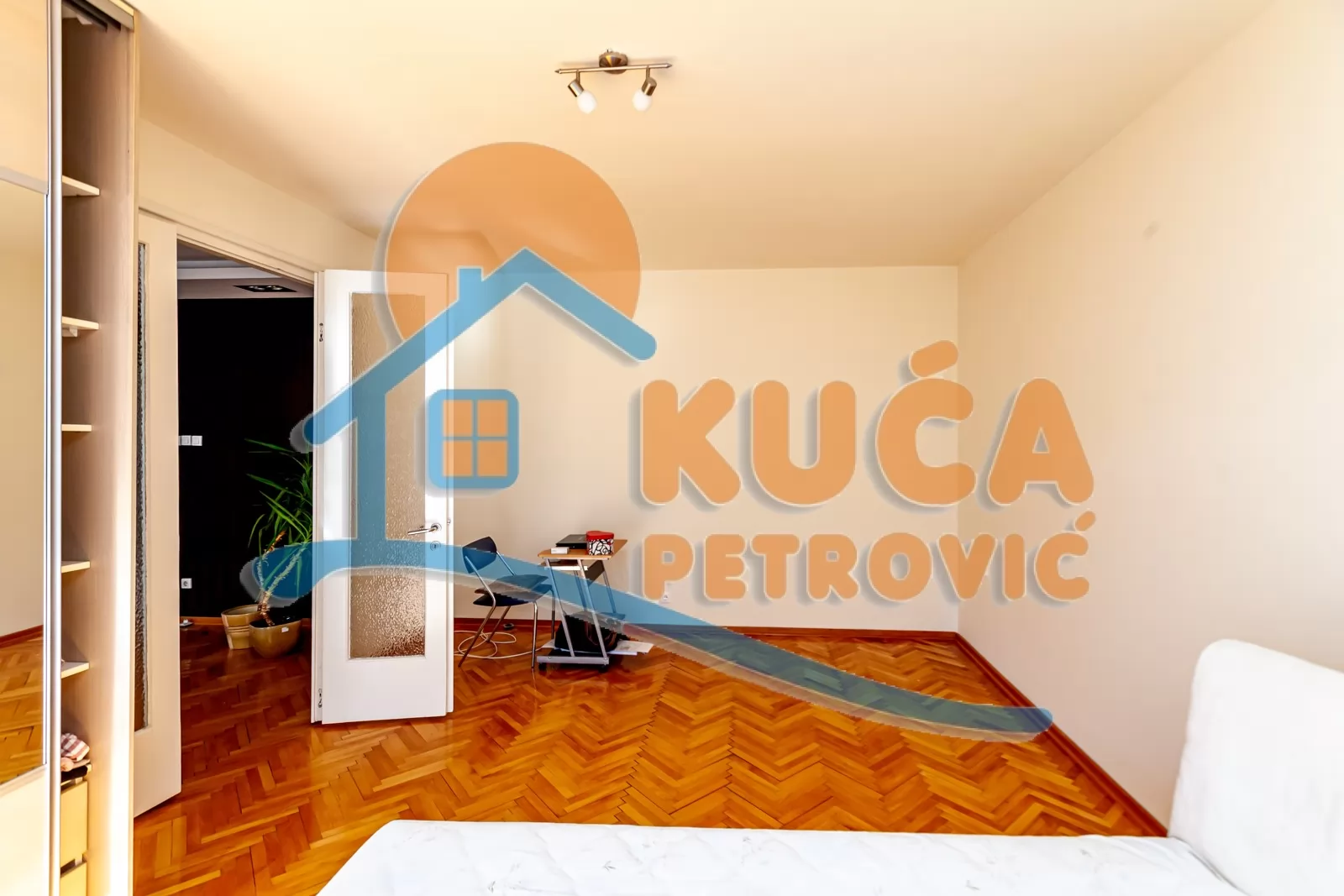 Trosoban stan, 105 m2, Centar, Obrenovićeva ID: p-016395 9