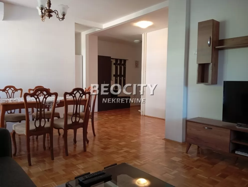 Trosoban stan, 70 m2, Novo naselje, Mileve Marić ID: 132055 1