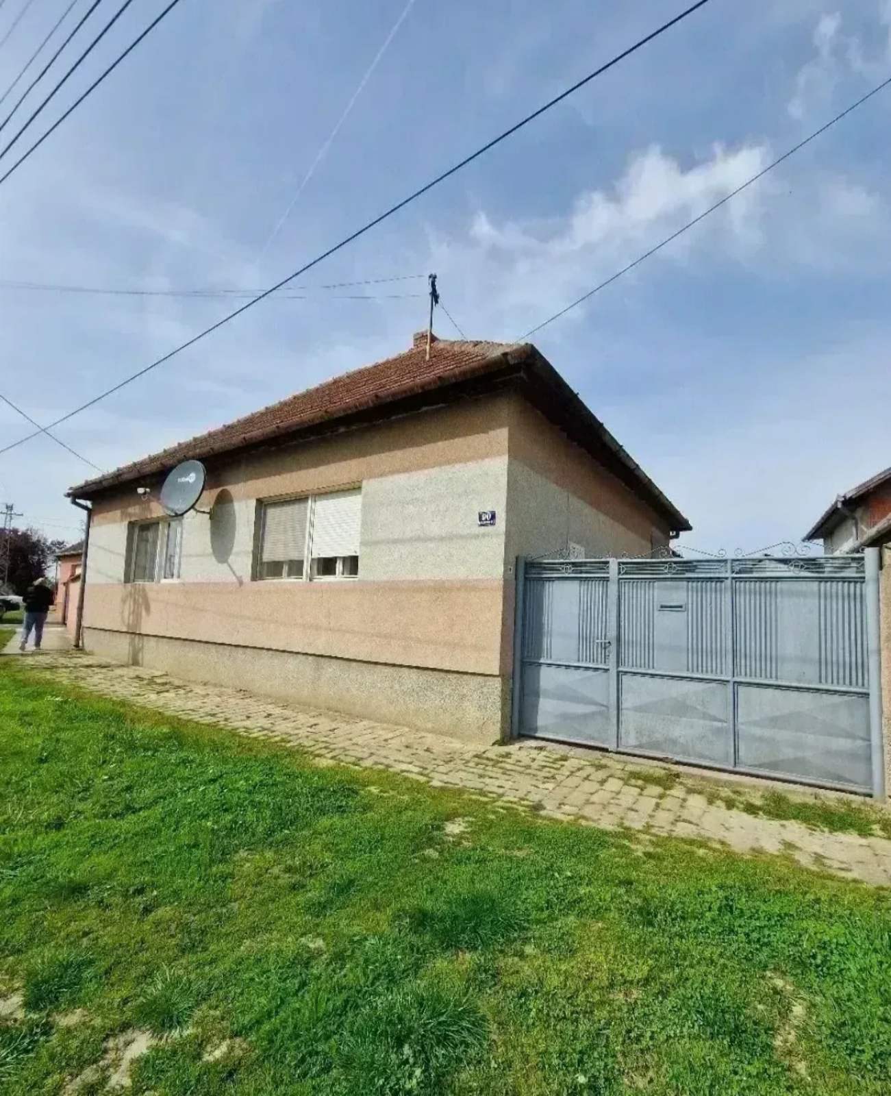 Na prodaju porodicana kuca u Srbobranu 1