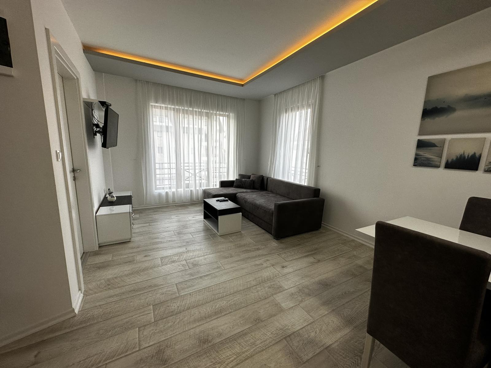 Prodajem LUX kompletno opremljen stan na Kopaoniku 2
